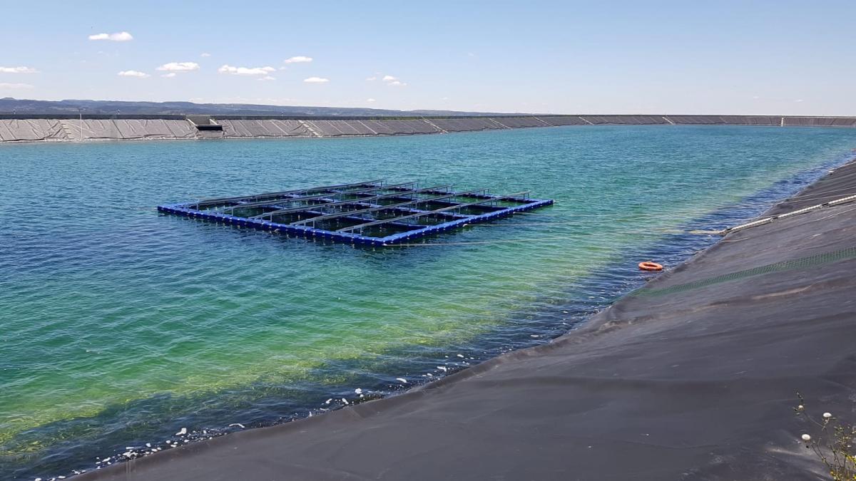 Espot Esquí apuesta por la sostenibilidad con la instalación de placas solares flotantes